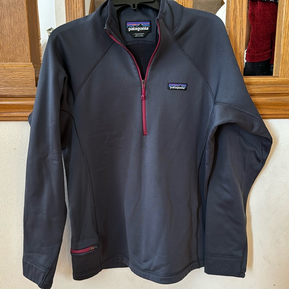 Patagonia mid weight pullover, quarter zip, size L